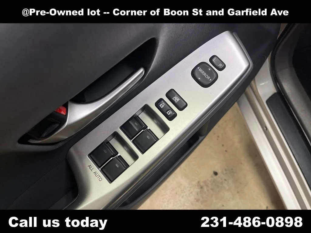 Used 2014 Silver Toyota Three image 16
