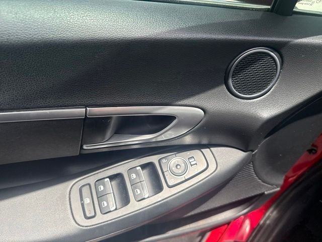 Used 2020 Red Hyundai SE image 10
