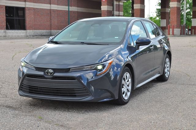 Used 2024  Toyota LE image 7