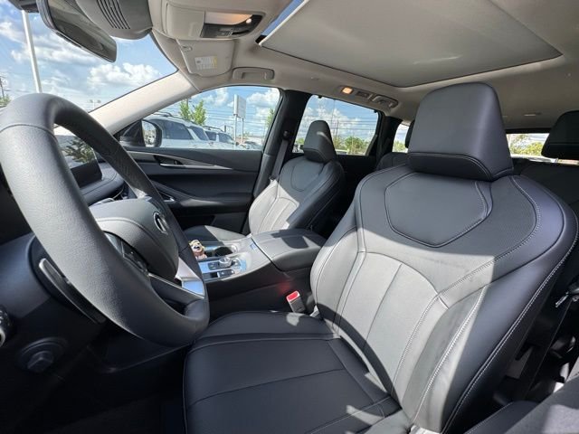 New 2026 MINERAL BLACK INFINITI Luxe FWD image 13