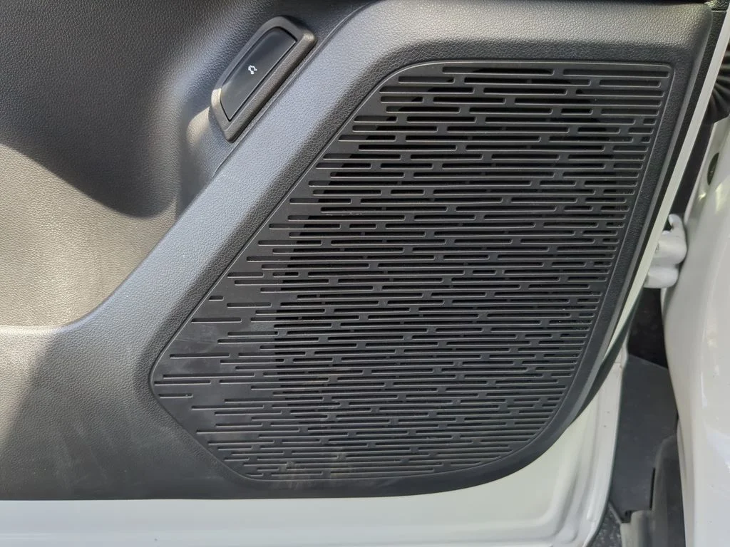 Used 2025 White Chevrolet LT image 18