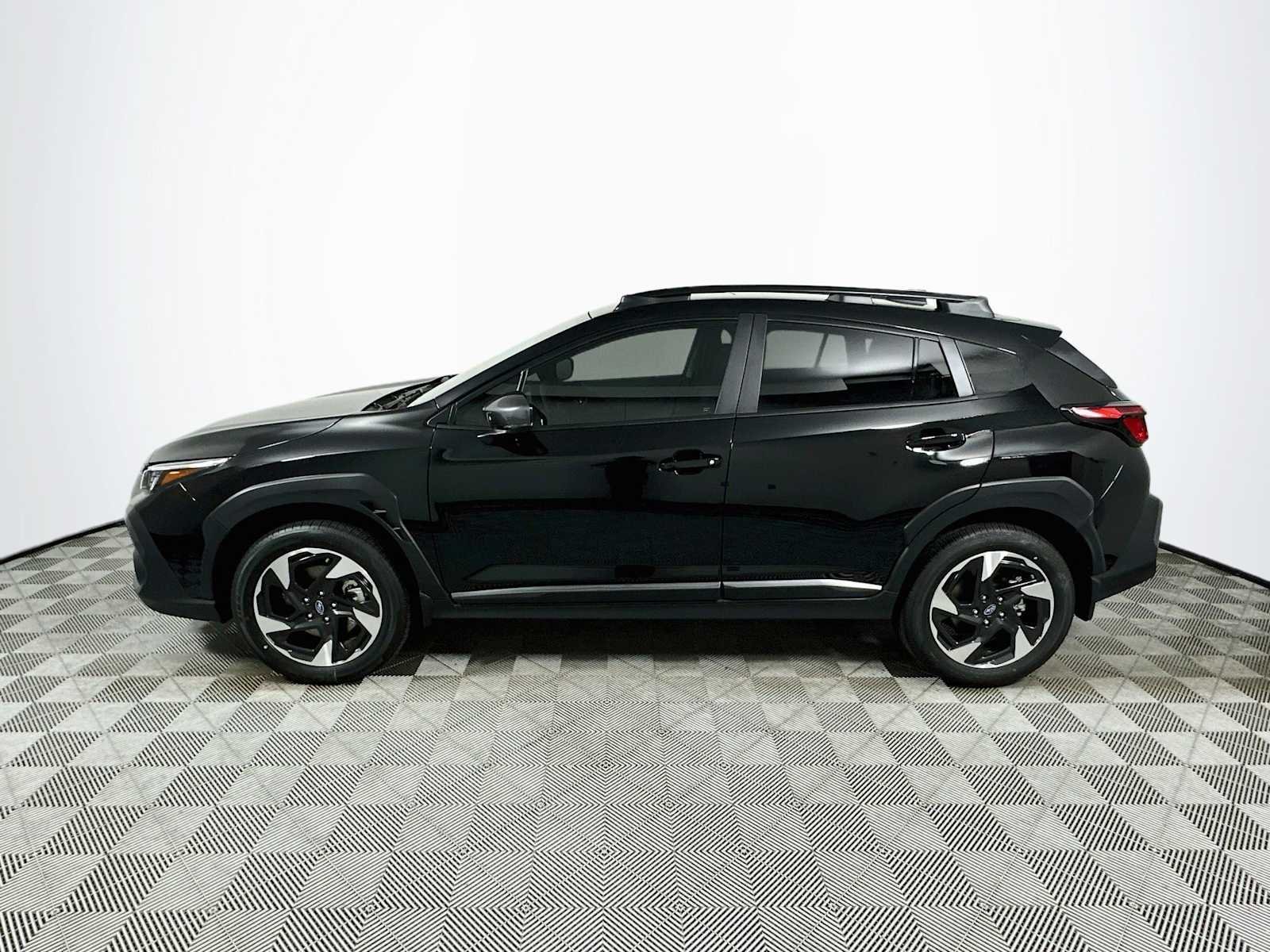 New 2026 CRYSTAL BLACK SILICA Subaru Limited image 4