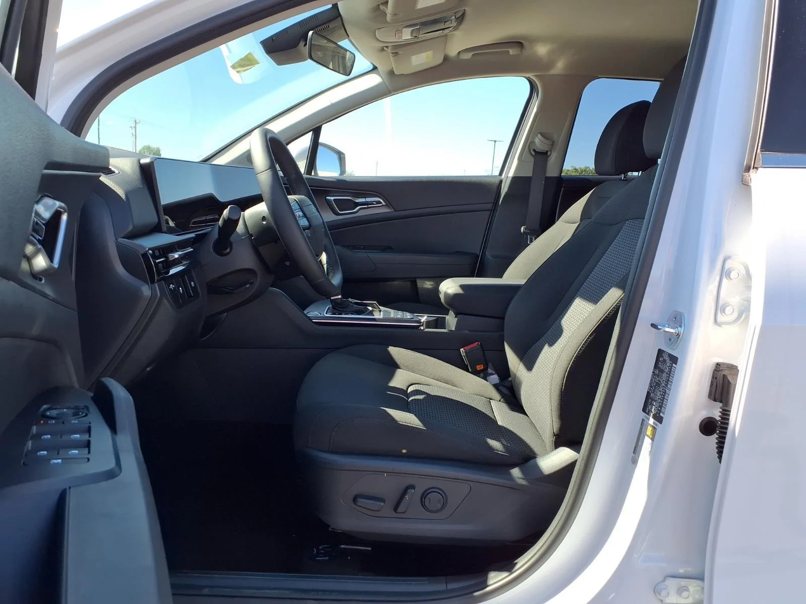 New 2026 Glacial White Pearl Kia LX image 13