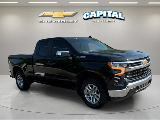Used 2025 Black Chevrolet LT image 7