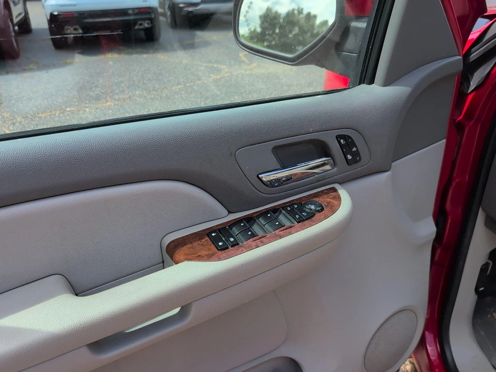 Used 2008 VICTORY RED Chevrolet LTZ image 12
