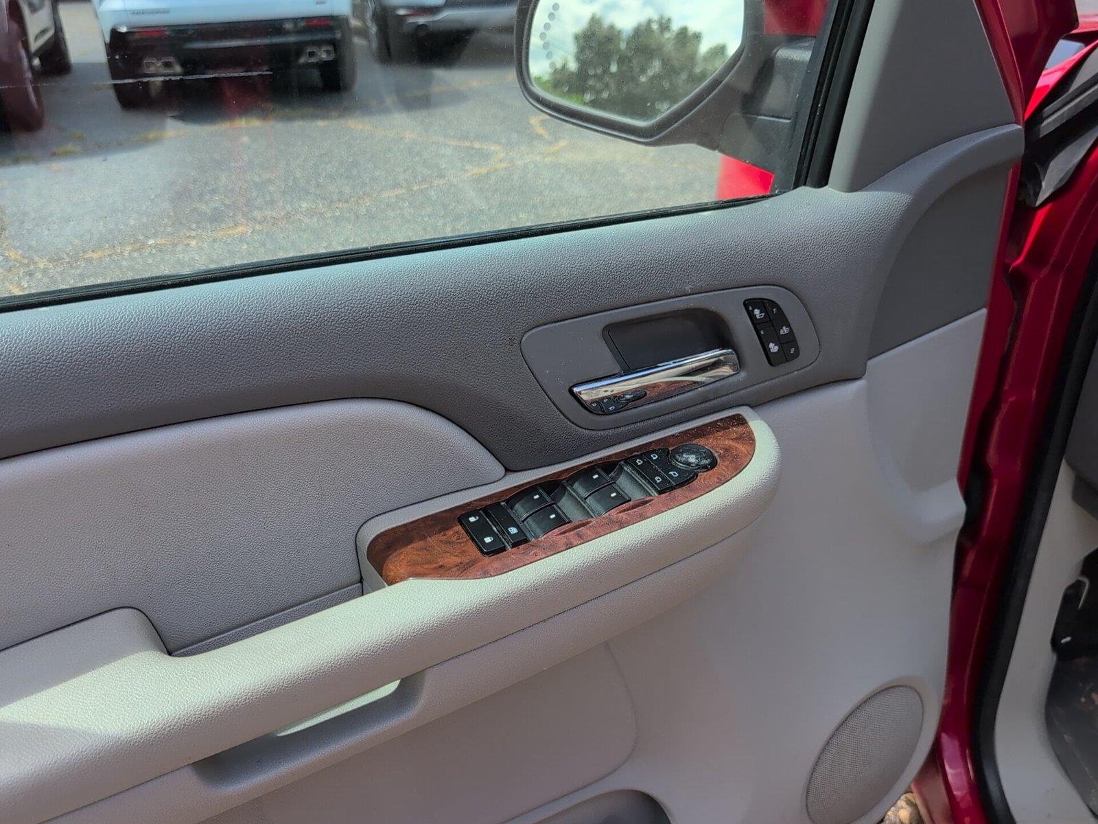 Used 2008 VICTORY RED Chevrolet LTZ image 12