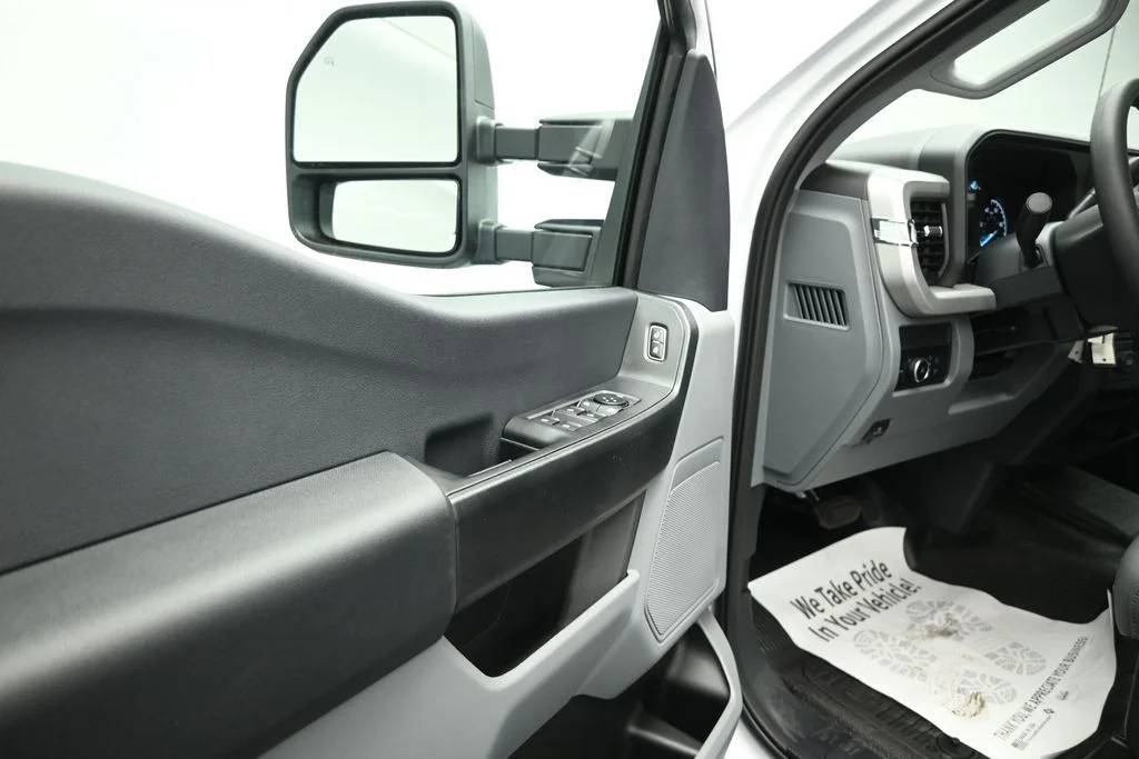 New 2027 Oxford White Ford XL image 7