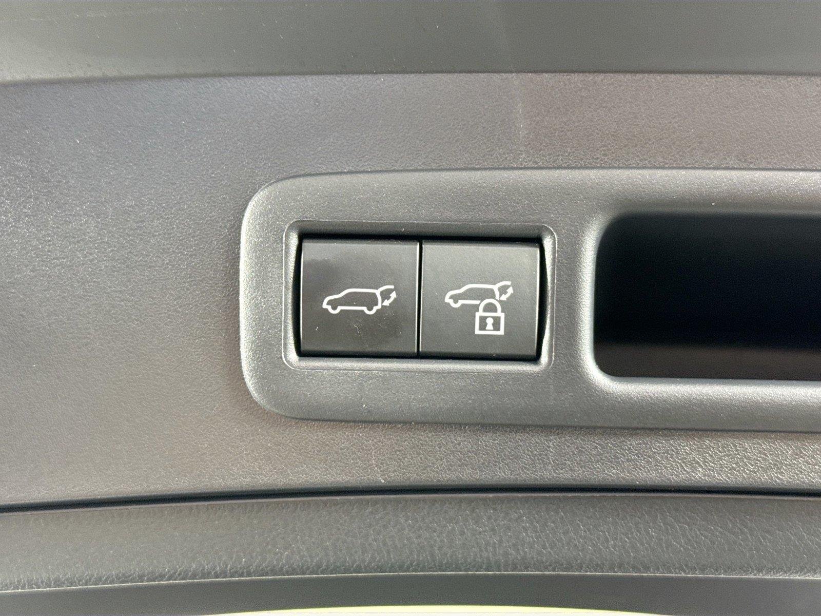 Used 2024 Iridium w/ Obsidian Roof Lexus UX 250h F SPORT Handling image 42