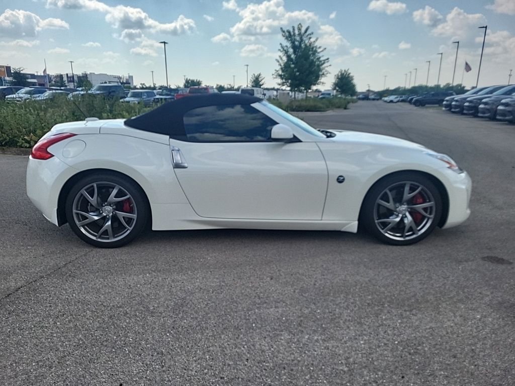 Used 2017 White Nissan Touring Sport image 6
