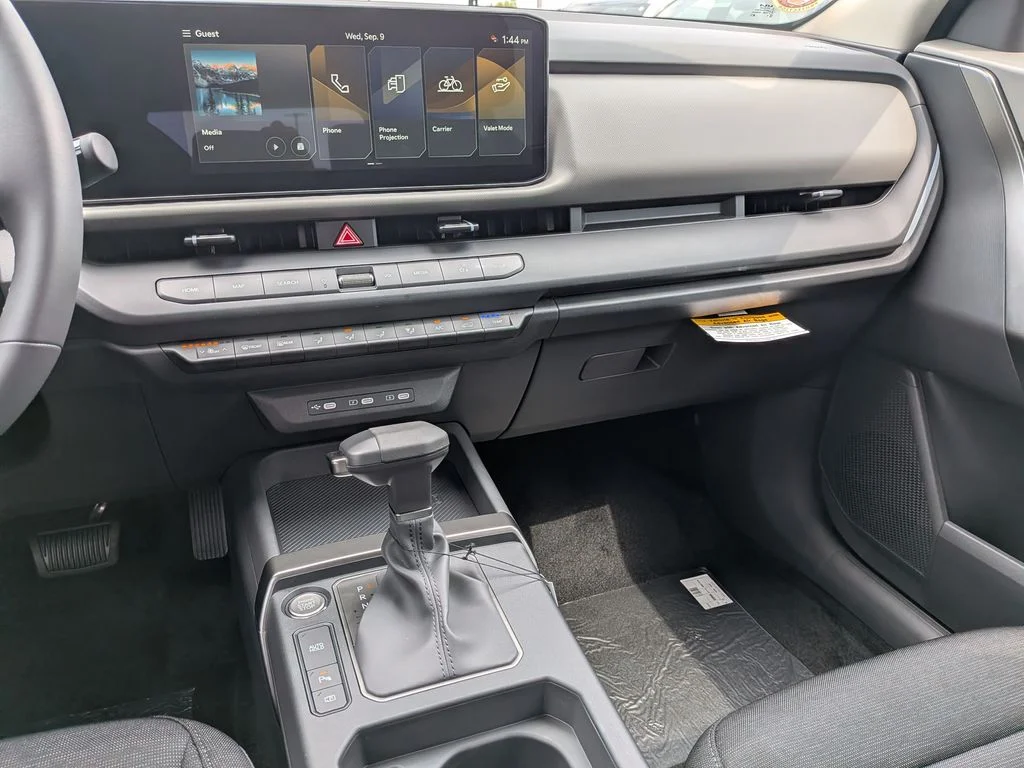 New 2027 Snow White Pearl Kia LX image 37