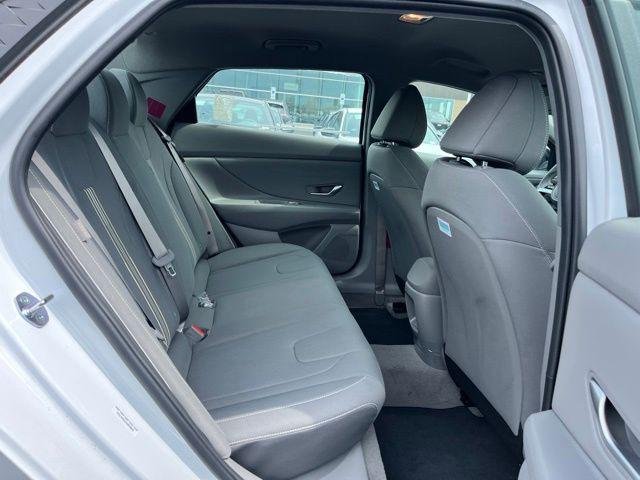 2025 Hyundai Elantra SEL - Photo 20