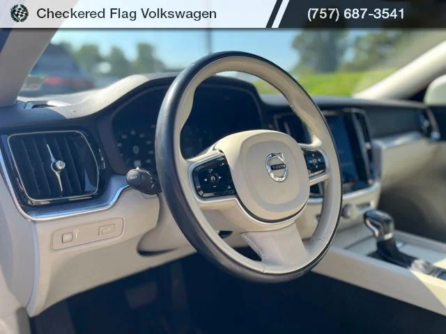 Used 2020 Birch Light Metallic Volvo T5 Momentum image 17