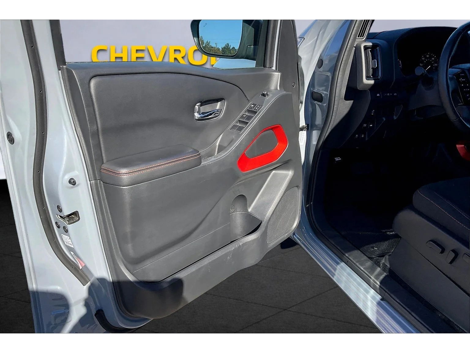 Used 2025  Nissan PRO-4X image 16