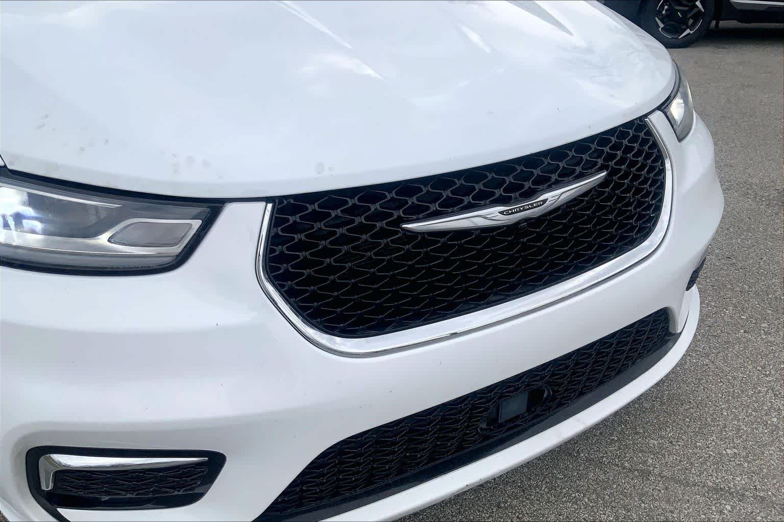 Used 2023 Bright White Clearcoat Chrysler Touring L image 49