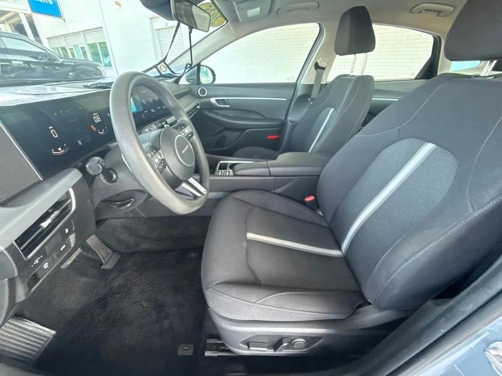 Used 2025 Blue Hyundai SEL image 31