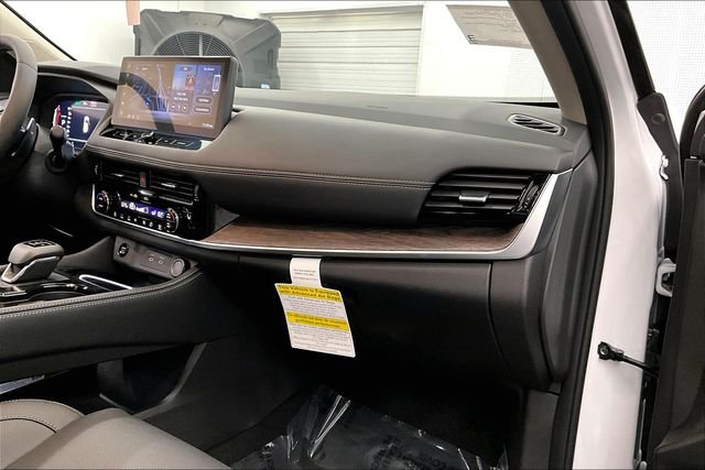 New 2026 Everest White Nissan Platinum image 33