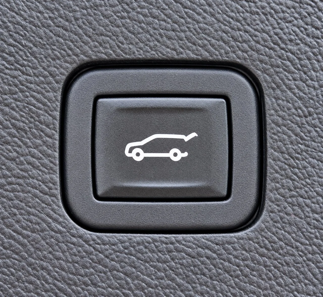 Used 2021 Silver Ice Chevrolet LT Cloth w/1LT image 29