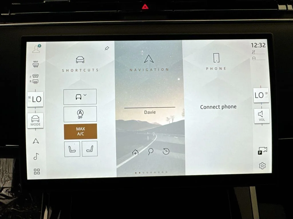New 2026 Borasco Grey Land Rover SE image 15