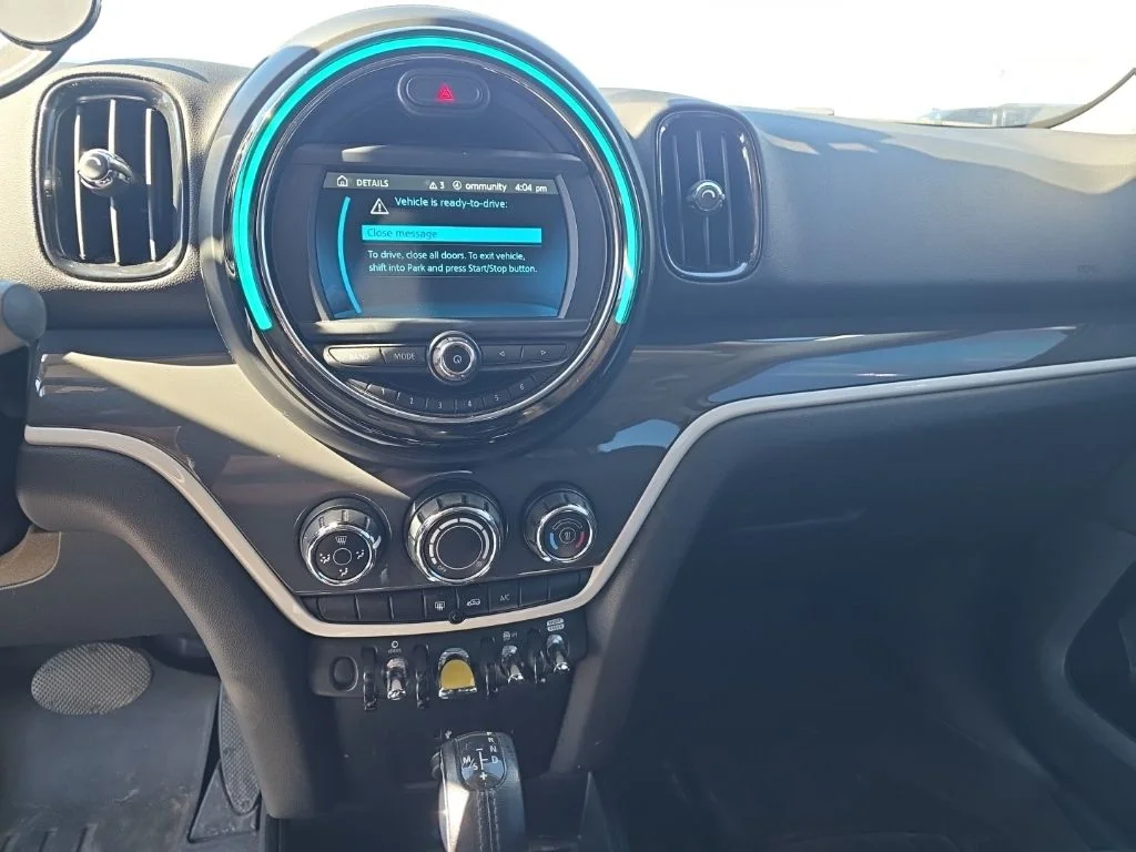 Used 2019 Light White MINI E Countryman image 11