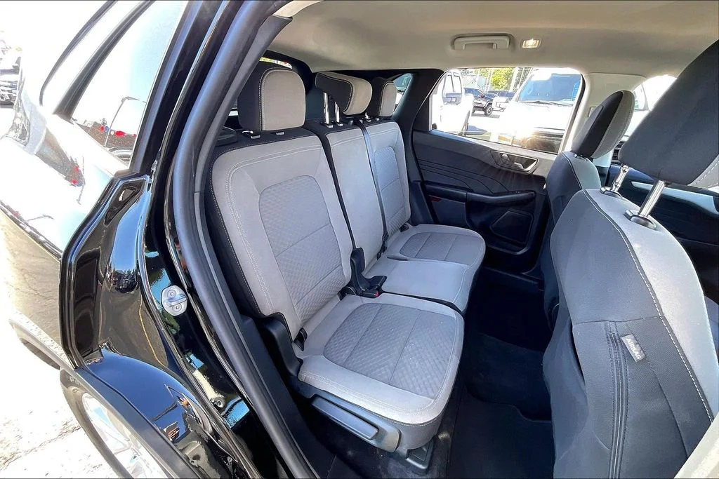 Used 2022 Black Ford SE image 26