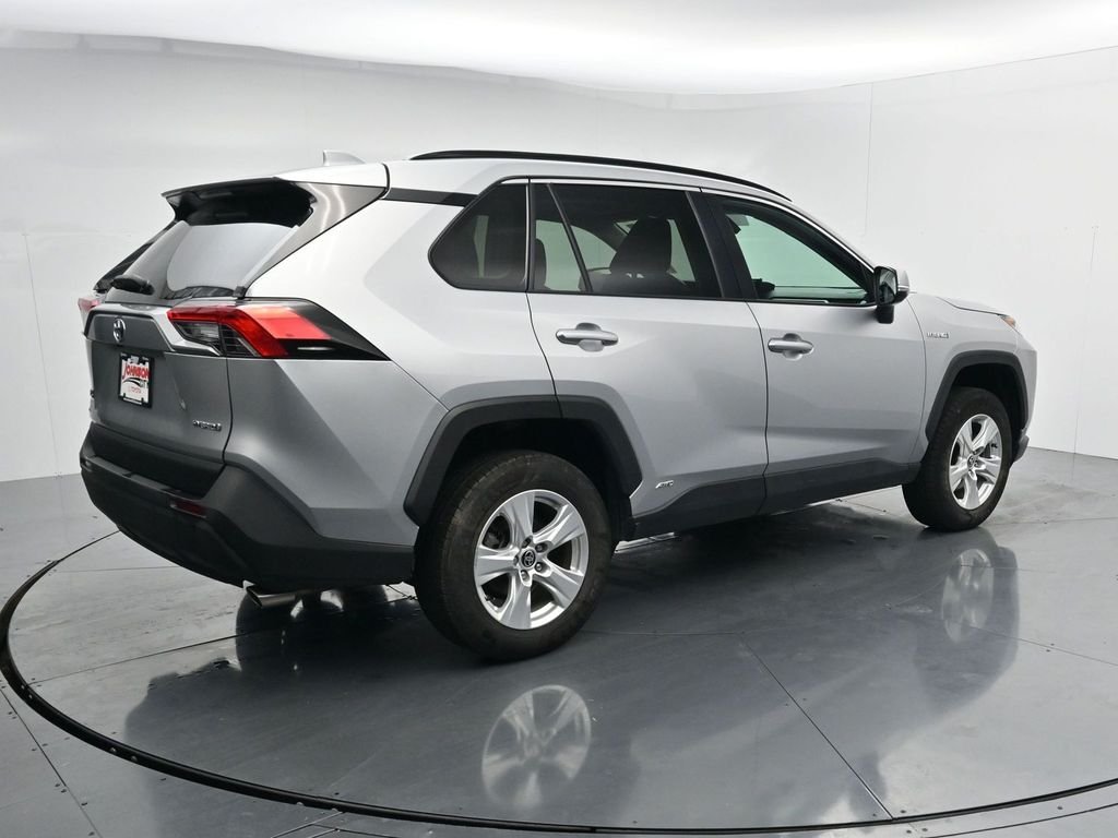 Used 2021 Silver Toyota XLE image 8