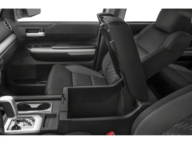 Used 2018 Midnight Black Metallic Toyota SR5 image 9