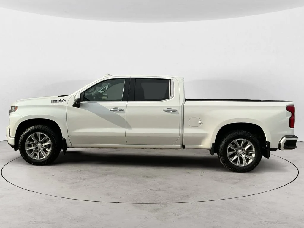 Used 2022 Iridescent Pearl Tricoat Chevrolet High Country image 8