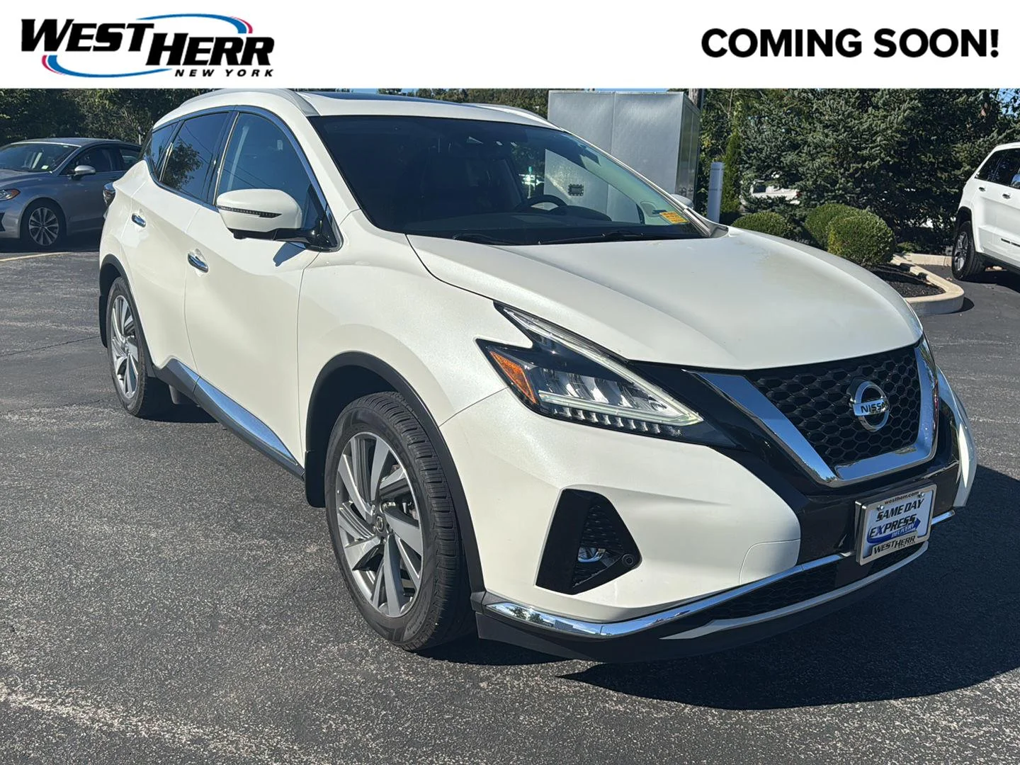 Used 2020 Pearl White Tricoat Nissan SL image 1