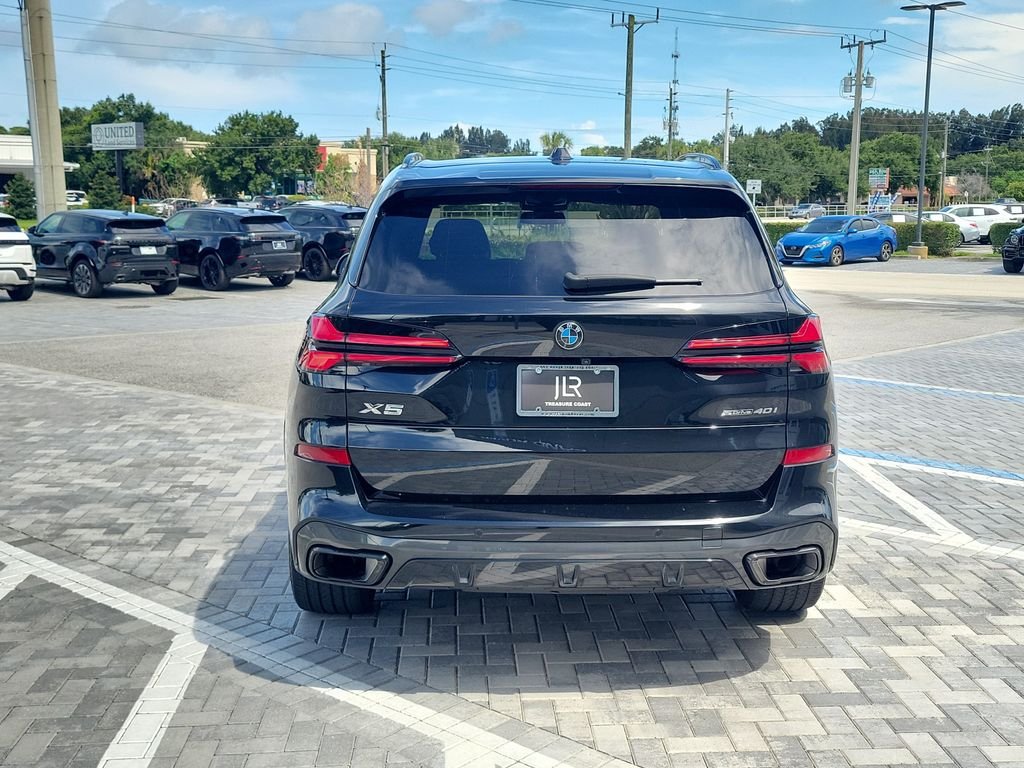 Used 2024 Black BMW sDrive40i image 4