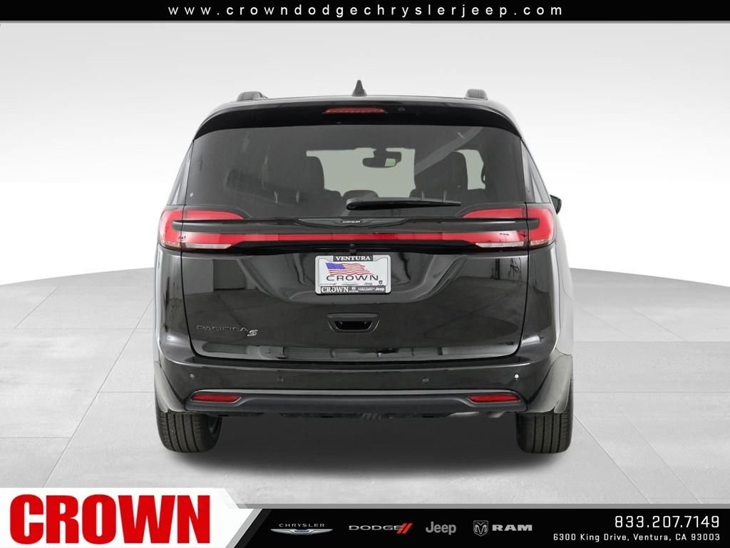 New 2026 Diamond Black Crystal Pearl-Coat Exterior Paint Chrysler Select image 5