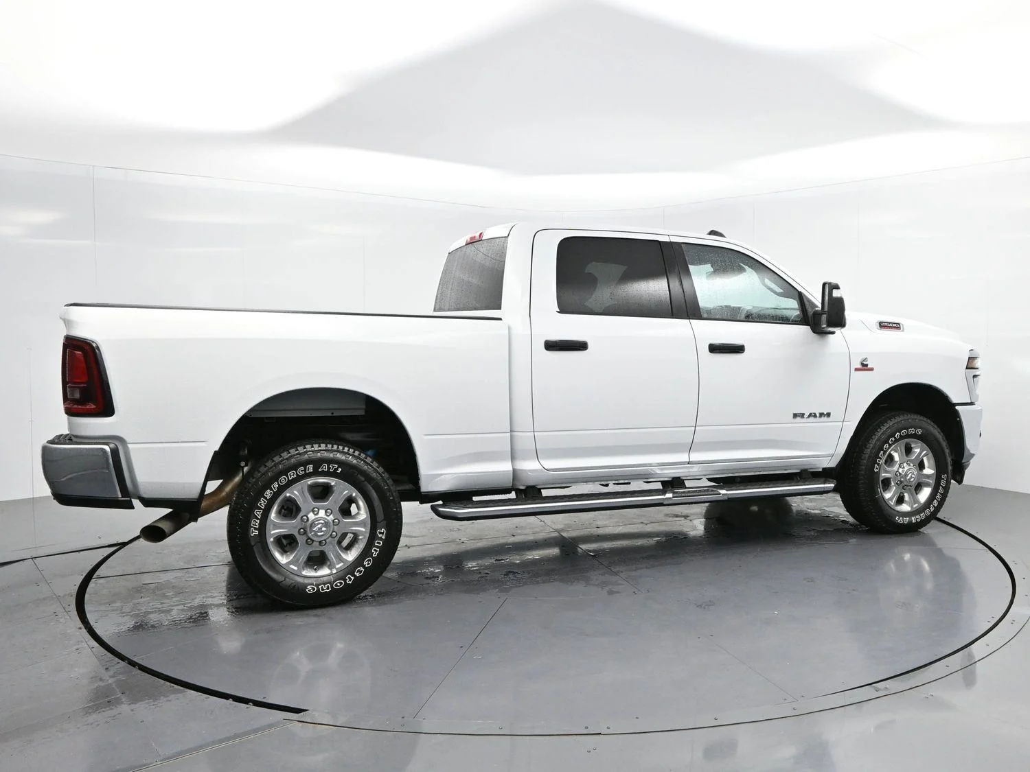 Used 2025 White Ram Big Horn image 8