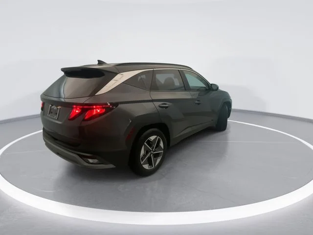 Used 2025 Gray Hyundai SEL image 4