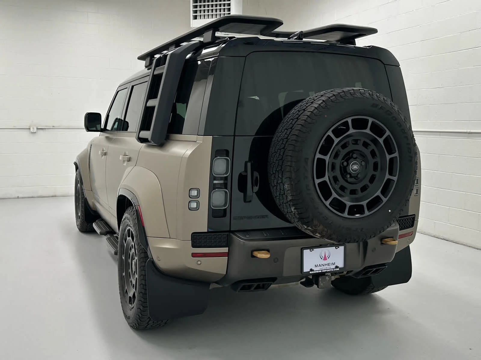 Used 2025 Petra Copper Premium Metallic Land Rover OCTA image 8
