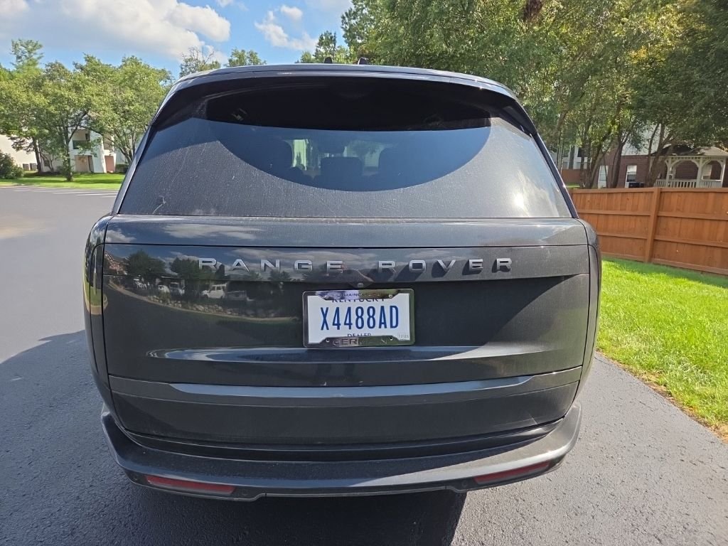 Used 2025 Santorini Black Metallic Land Rover SE image 4
