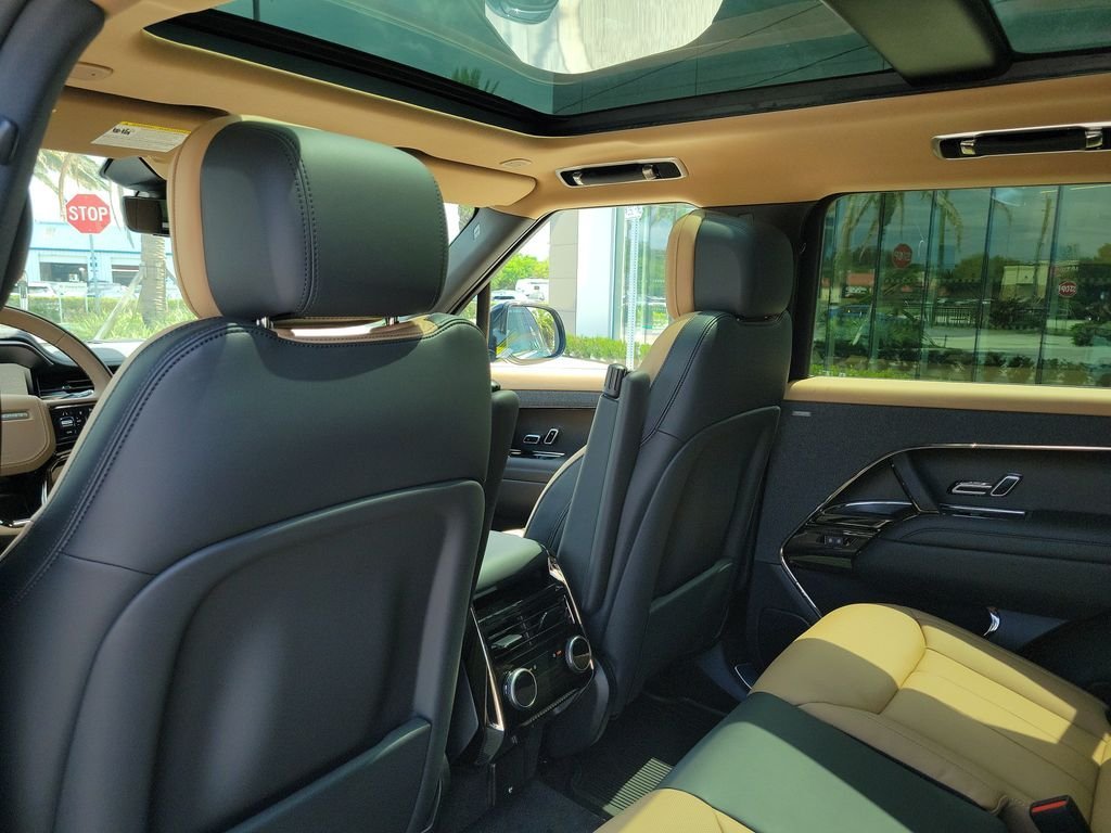 New 2026 Giola Green LAND ROVER Dynamic SE image 17