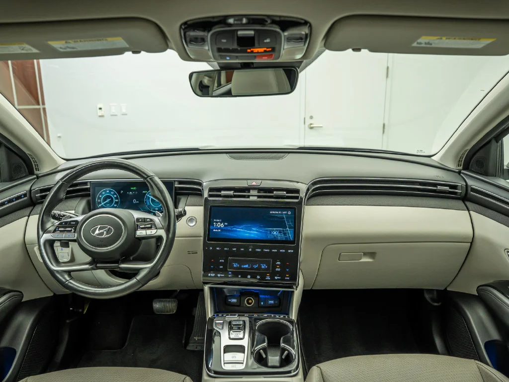 Used 2024 Amazon Gray Hyundai Limited image 4