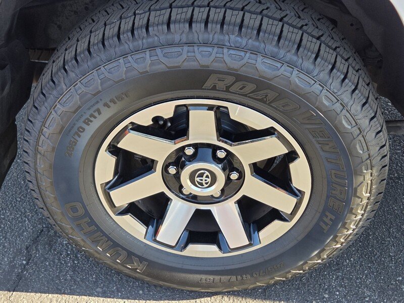 Used 2021 White Toyota SR5 image 10