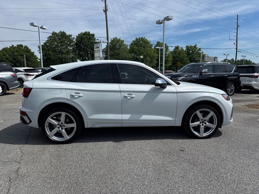 Used 2022  Audi Premium image 4