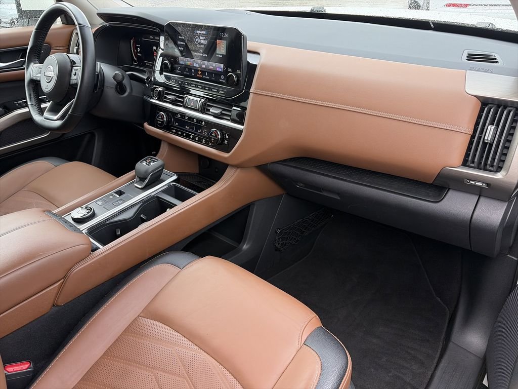 Used 2023 White Nissan Platinum image 34