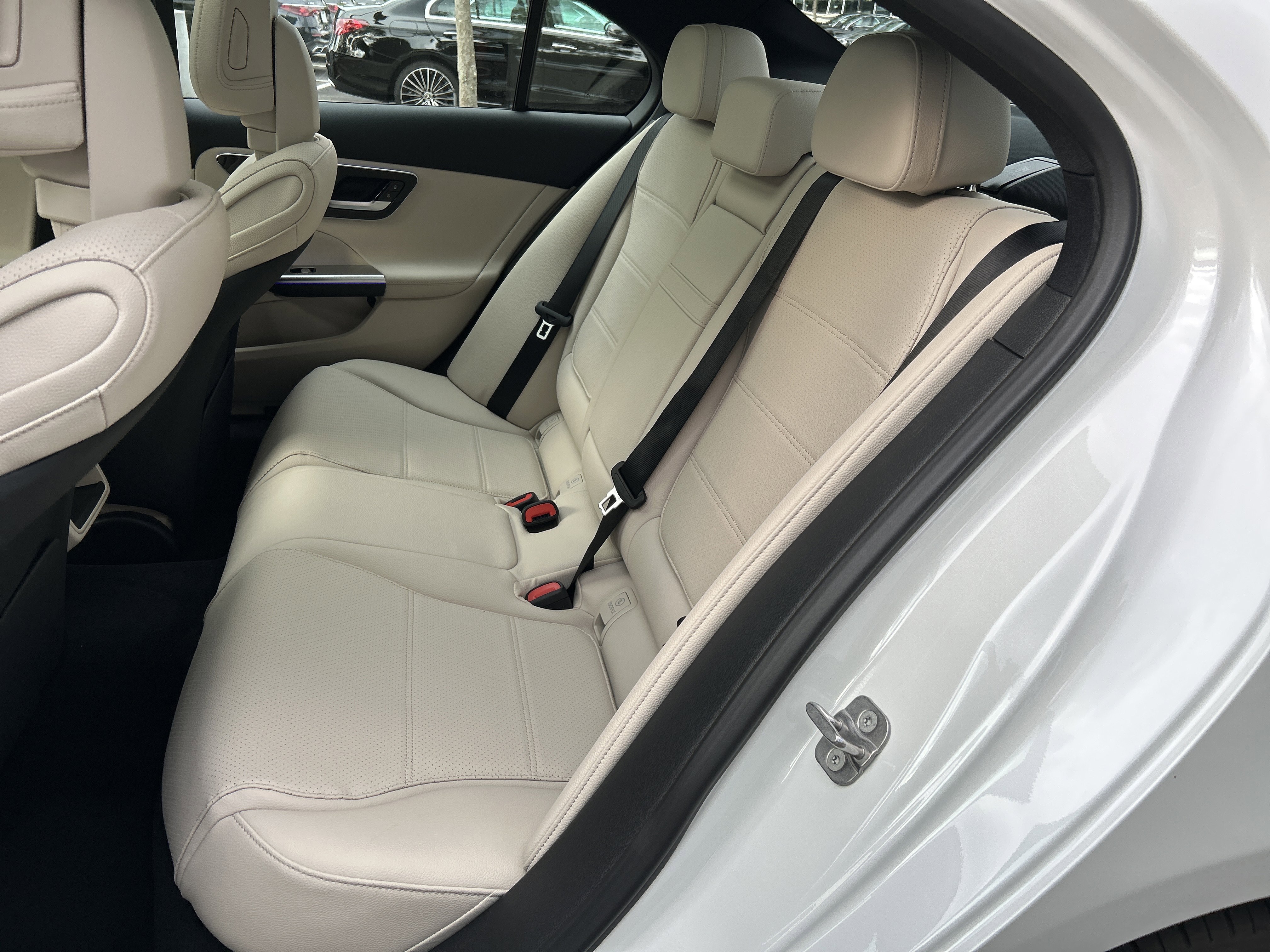 New 2026 MANUFAKTUR Moonlight White Metallic Mercedes-Benz C 300 4MATIC® Sedan image 37