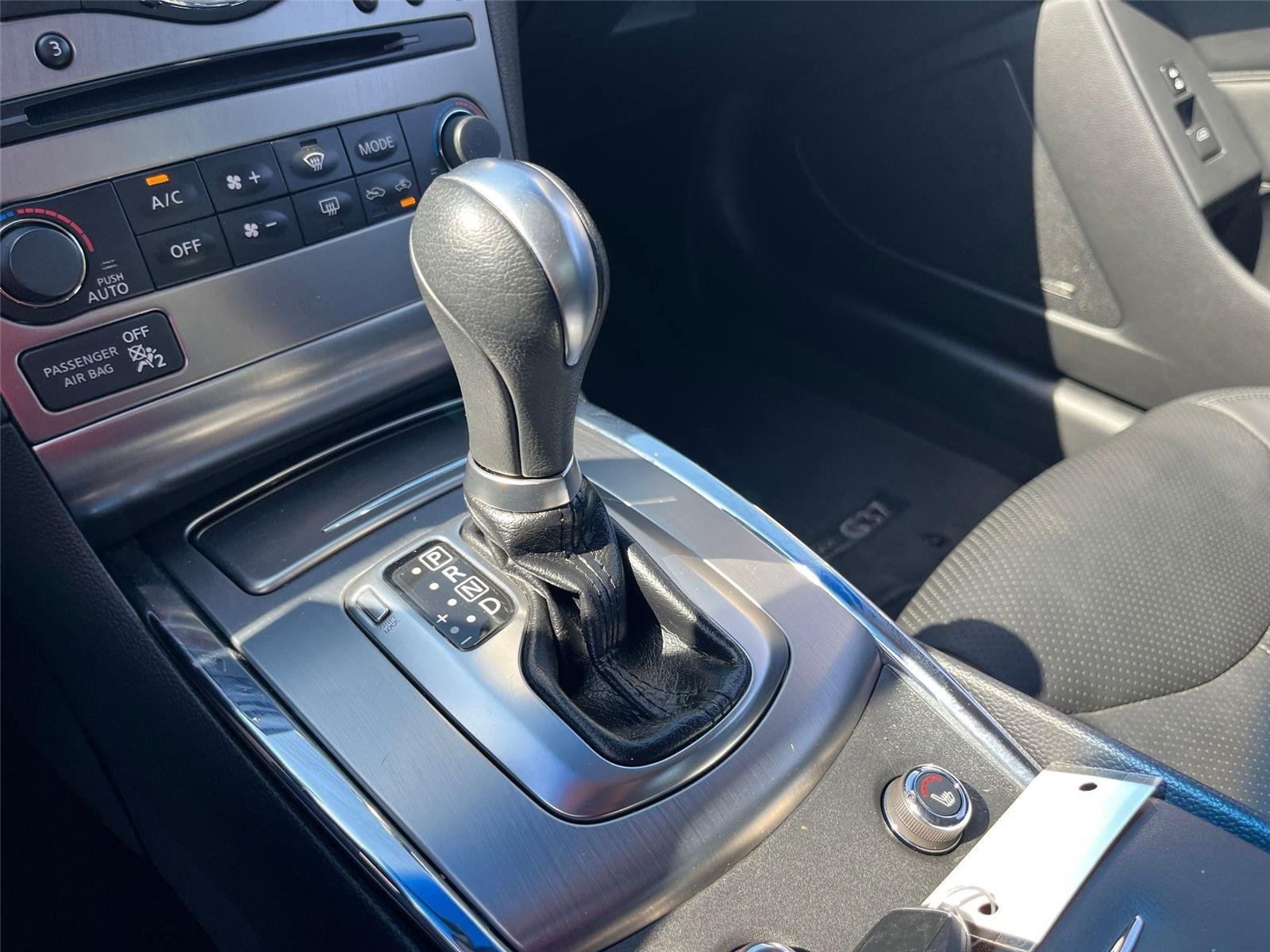 Used 2012 Graphite Shadow INFINITI Journey image 30