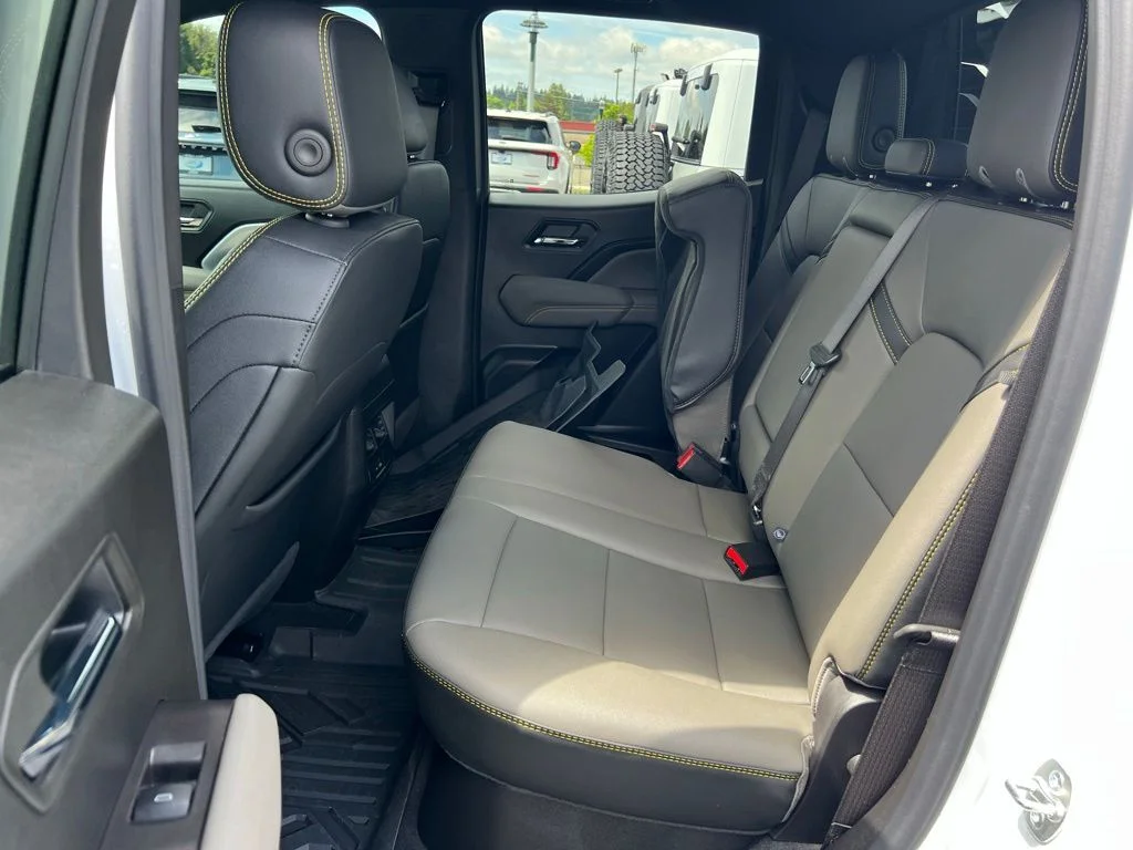 2025 Chevrolet Colorado ZR2 - Photo 15