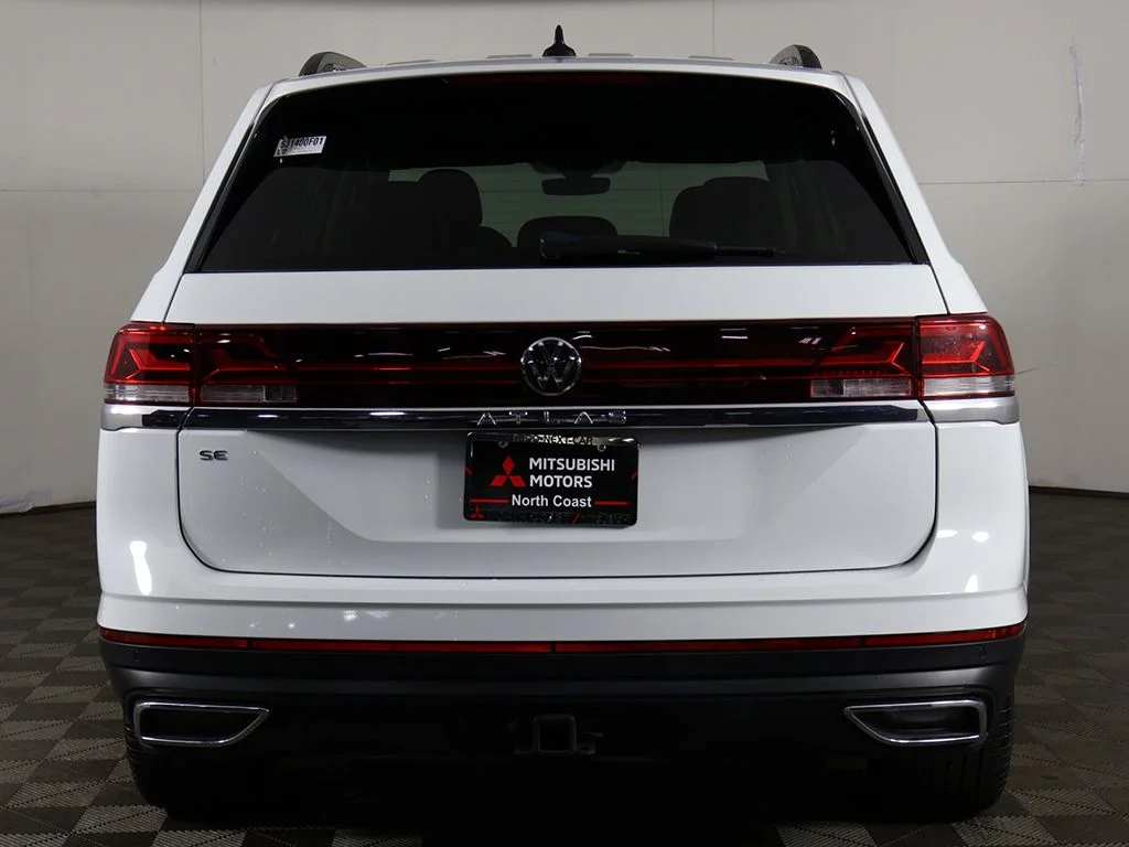 Used 2025 White Volkswagen 2.0T SE w/Technology image 13