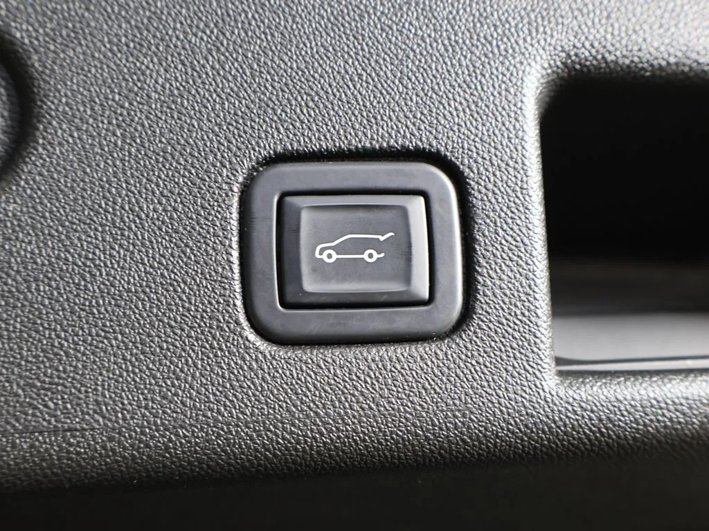 Used 2022 Black Chevrolet Premier image 44