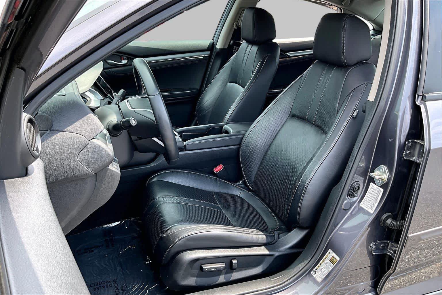 Used 2016 Modern Steel Metallic Honda Touring image 8