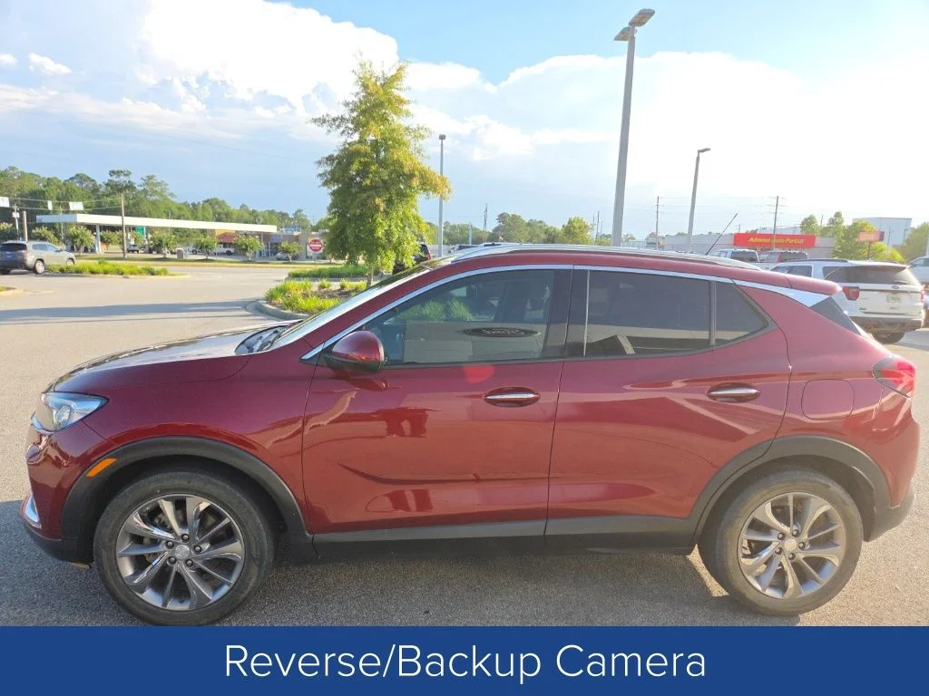 Used 2023 Red Buick Essence image 4