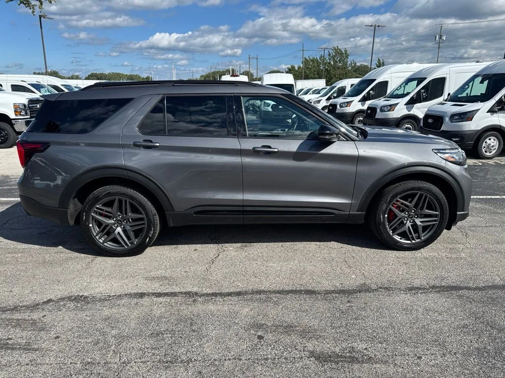 Used 2025 Gray Metallic Ford ST-Line image 2