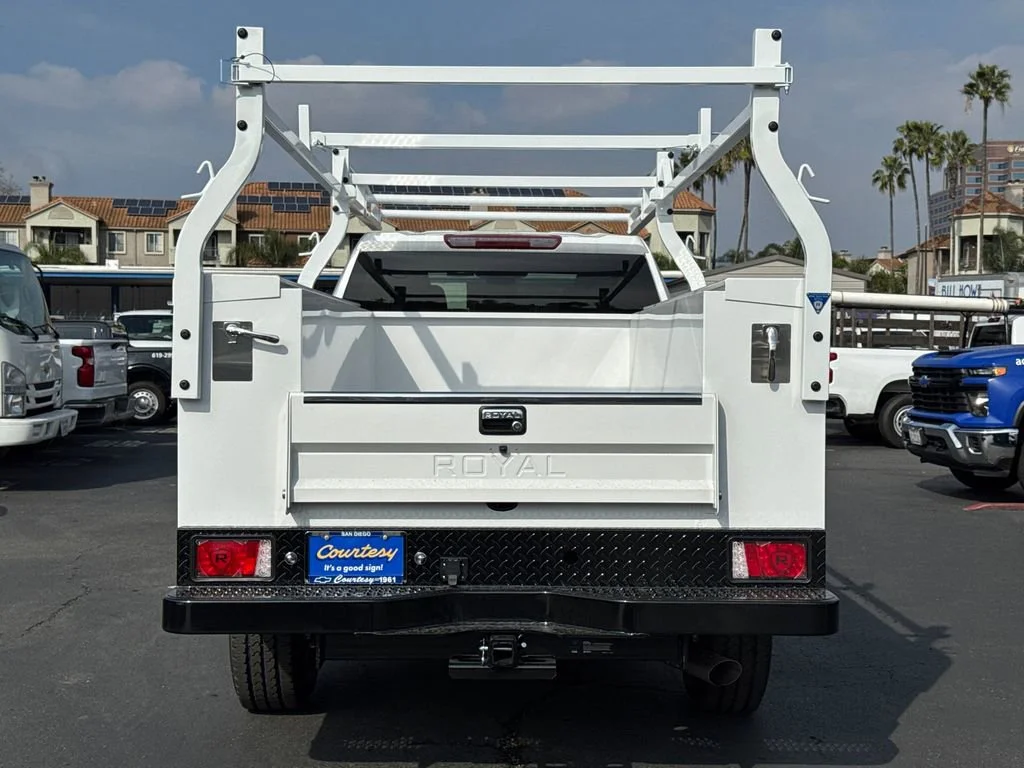 New 2026 Summit White Chevrolet WT image 9