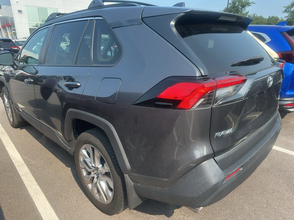 Used 2024 Magnetic Gray Metallic Toyota XLE Premium image 4
