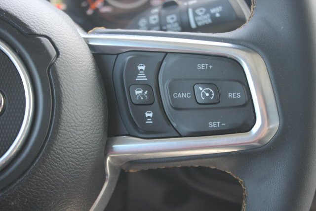 Used 2025 Gray Jeep Sahara image 15